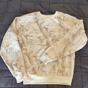 Comfrt Women’s Cream Camouflage Patterned Sweater - Fall 2024